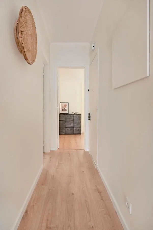 Fantastic Apartment With Balcony In Bica Лиссабон Португалия