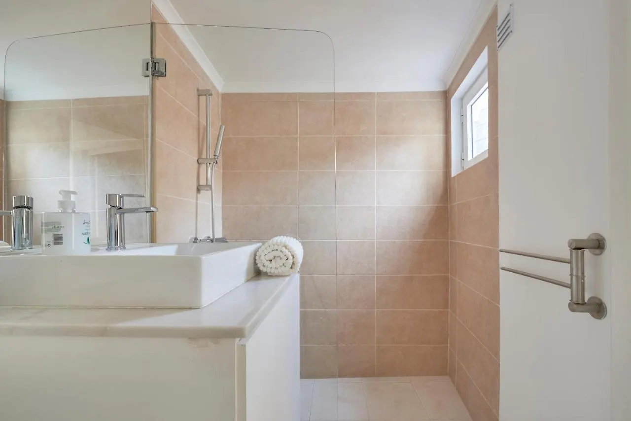Fantastic Apartment With Balcony In Bica 리스본 0*,  포르투갈